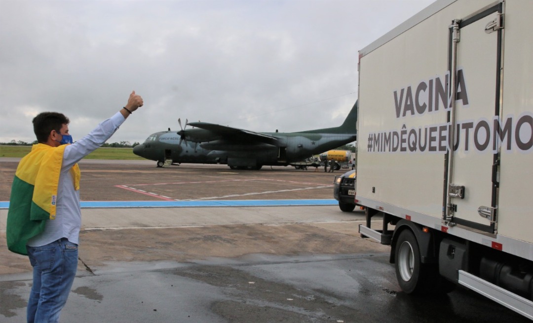 Gladson anuncia disque denúncia contra irregularidades e furões da vacinação anticovid no Acre 